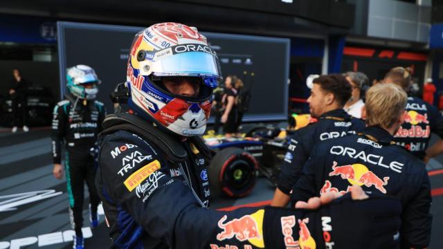 Max Verstappen celebra su primera victoria de la temporada.