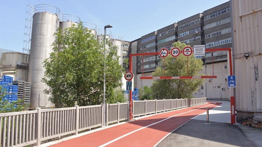 Ugaldetxo industrialdean barrena doan bidegorria