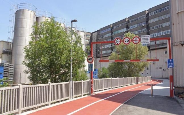 Ugaldetxo industrialdean barrena doan bidegorria