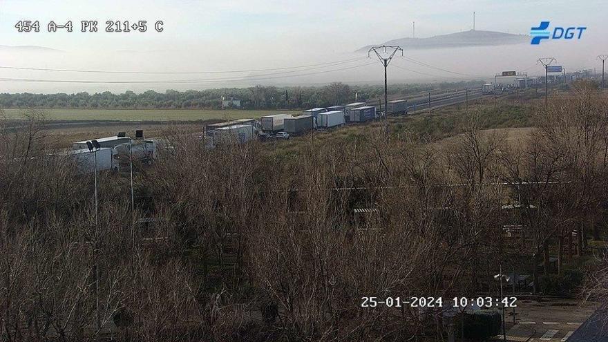 Los accidentes han obligado a cortar un tramo de la A-4 a la altura de la localidad de Santa Cruz de Mudela.