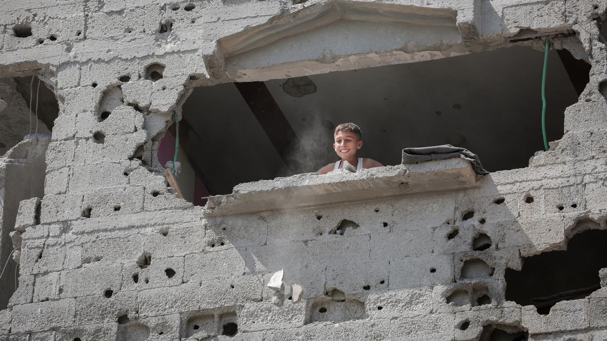 Muchas familias de Gaza viven en edificios dañados por la guerra que representan graves riesgos para la vida.