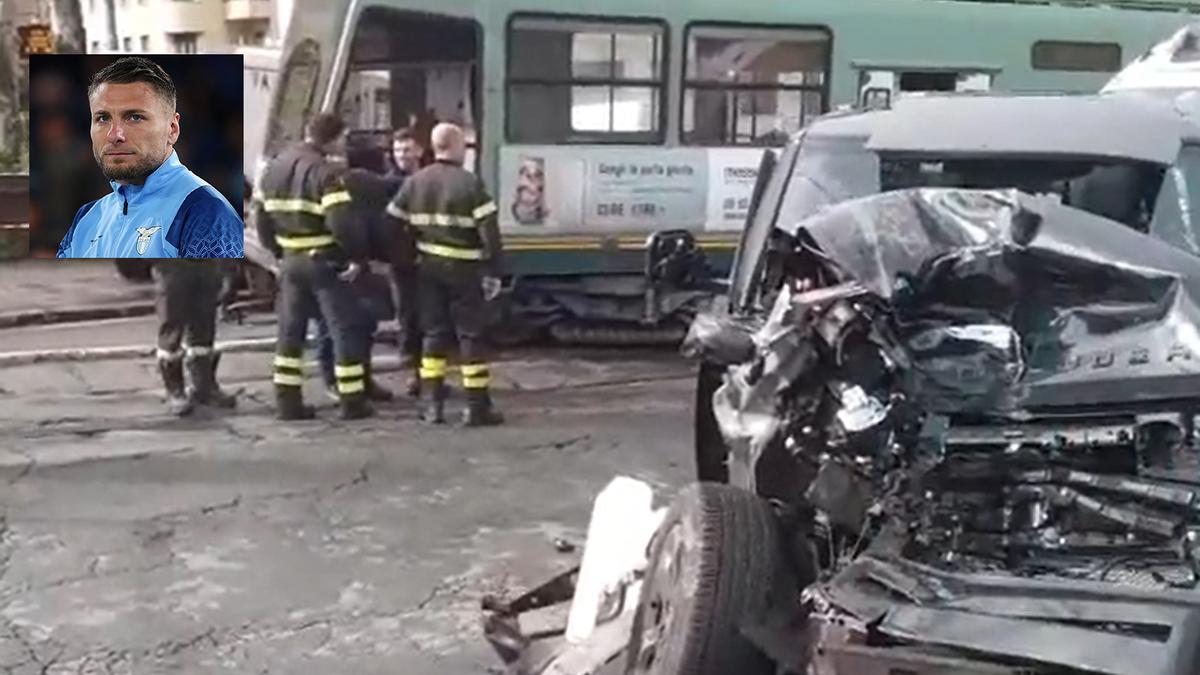 El coche de Immobile, destrozado junto al tranvía.