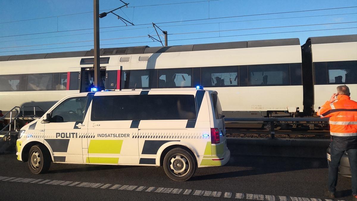 Heridas más de 15 personas tras una colisión frontal entre dos trenes cerca de Copenhague, en Dinamarca.