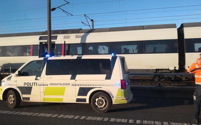 Heridas más de 15 personas tras una colisión frontal entre dos trenes cerca de Copenhague, en Dinamarca.