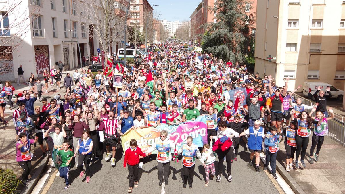 Korrika Bizkaiko kaleak beteaz.