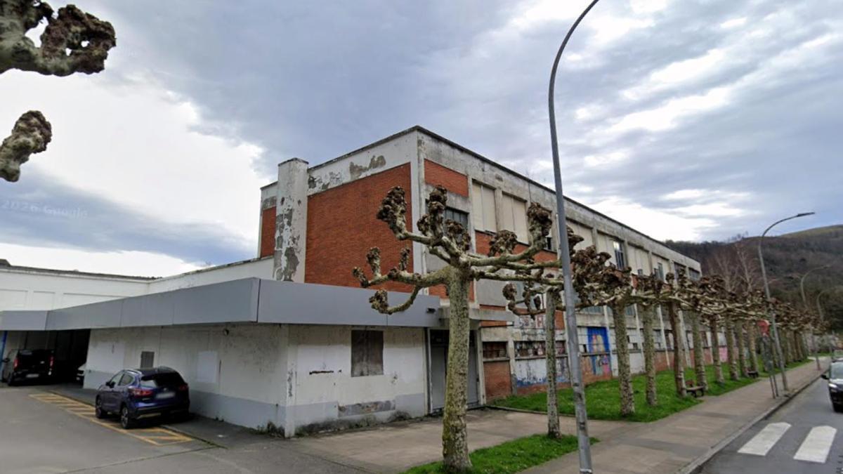 Vista del edificio de la calle Julio Urkixo que la AGA ha ocupada para constituir un Gaztetxe.