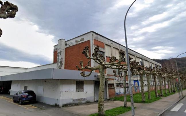 Vista del edificio de la calle Julio Urkixo que la AGA ha ocupada para constituir un Gaztetxe.