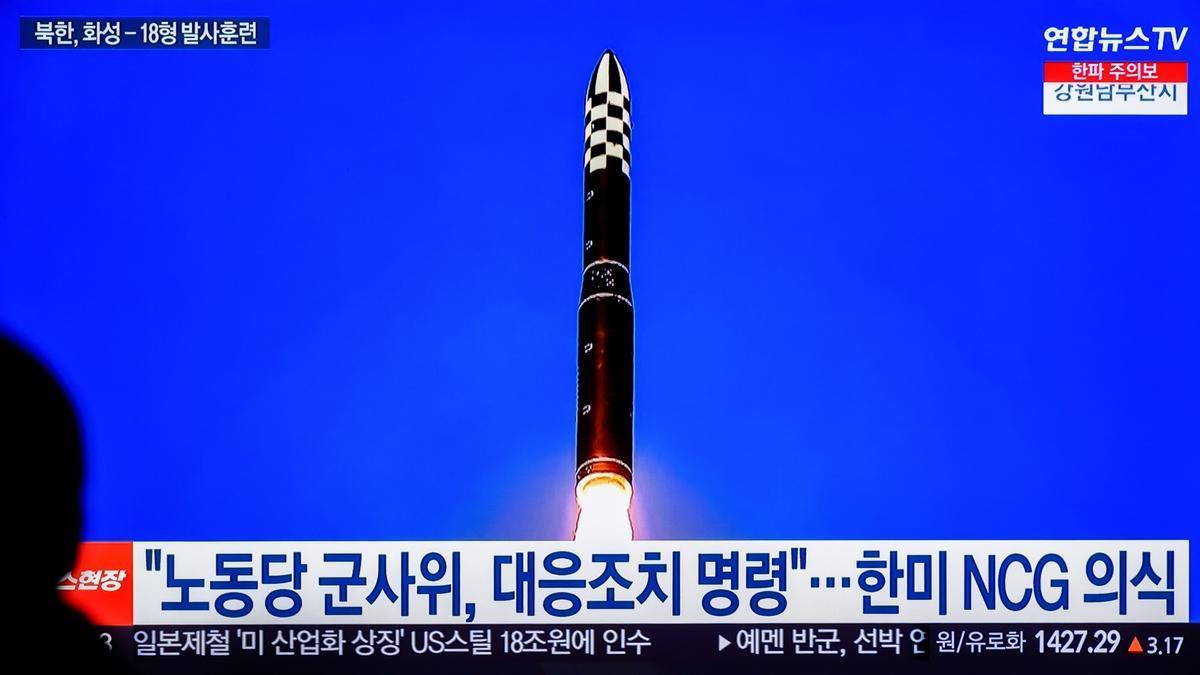 Corea del Norte disparó el 18 de diciembre un misil balístico de largo alcance (ICBM) de combustible sólido.