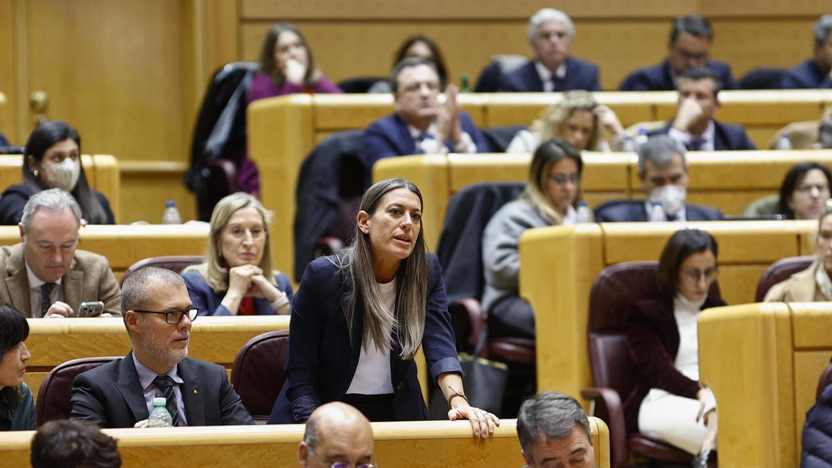 La diputada de Junts Míriam Nogueras vota en un pleno del Congreso.