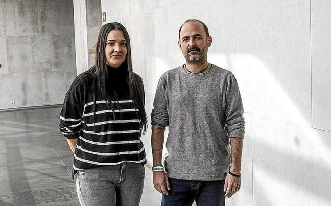 Almudena Narváez (representante de Katx Felina) y Eneko Erce (representante de Egapeludos). Almudena Narváez (representante de Katx Felina) y Eneko Erce (representante de Egapeludos).