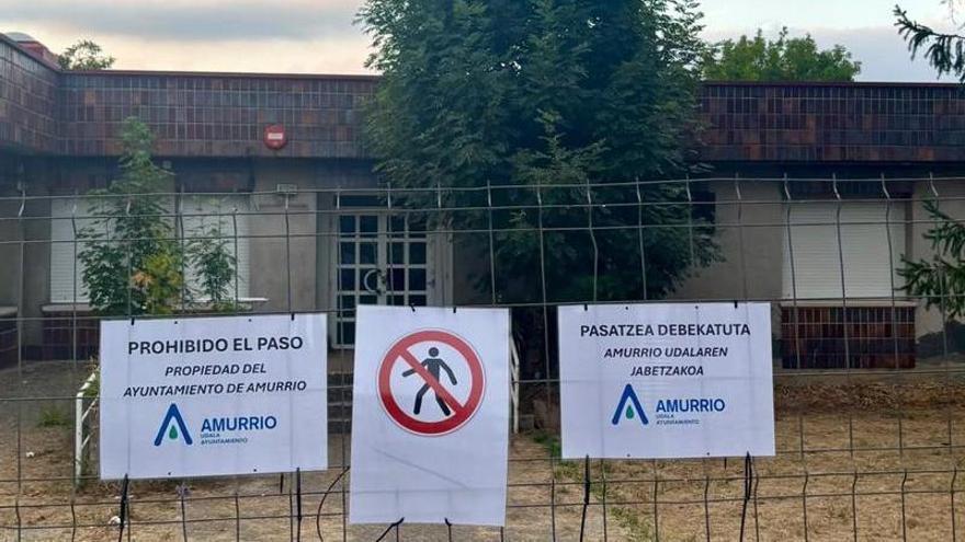 Paso cerrado al antiguo ambulatorio de Amurrio