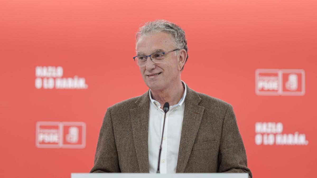 El presidente de la Comisión Gestora del PSOE de Extremadura, José Luis Quintana.
