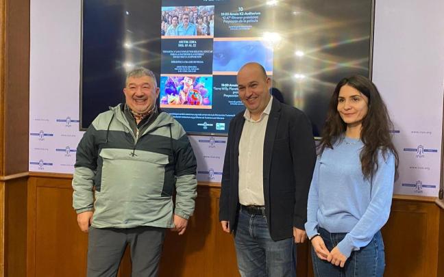 Dionisio Horrillo, Gorka Álvarez y Ane Loro, técnica del área de Derechos Humanos del Ayuntamiento de Irun.