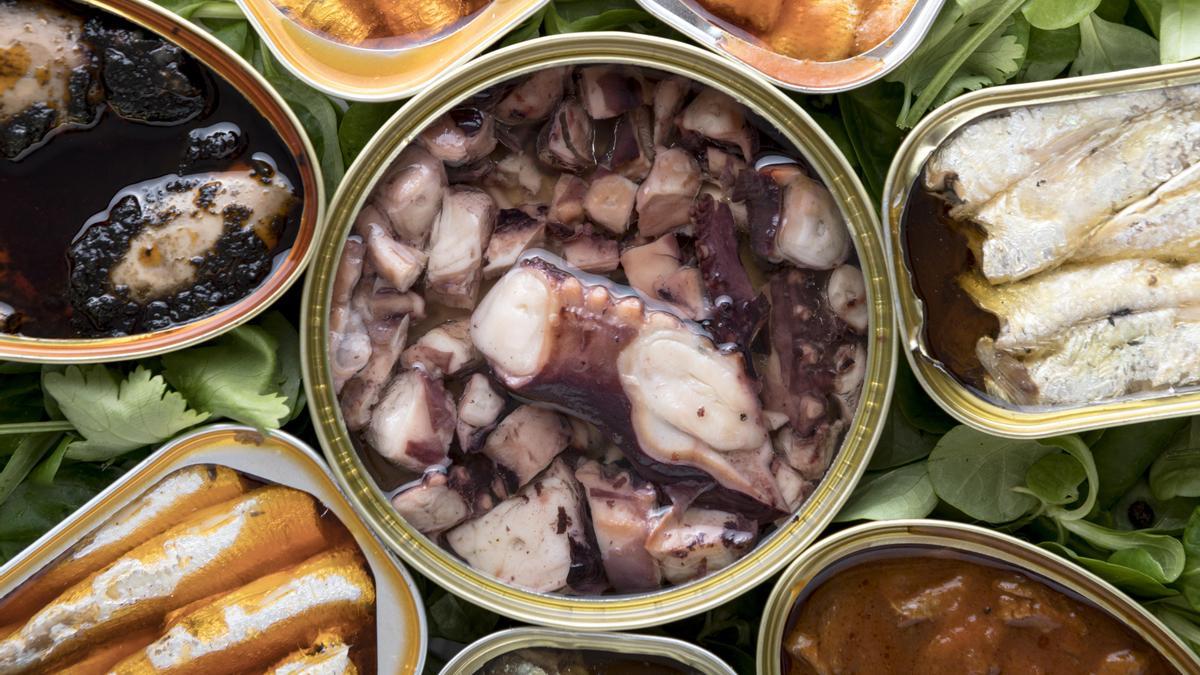 Las conservas son una opción segura para llevar a la playa.