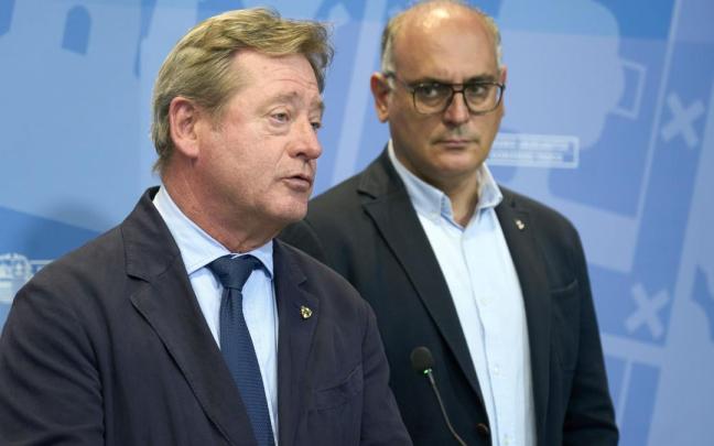 -El consejero de Seguridad, Bingen Zupiria, junto al viceconsejero Ricardo Ituarte, este lunes