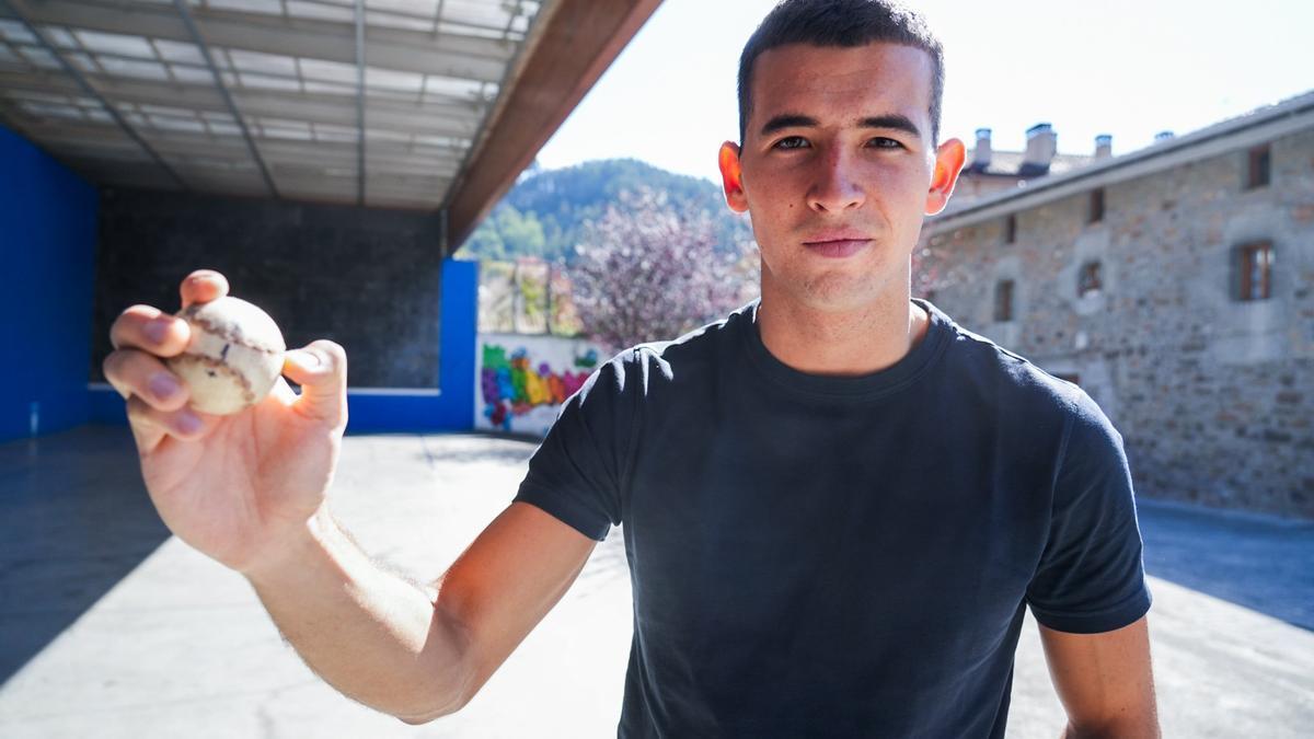 Xabier Rekalde posa en Dima.