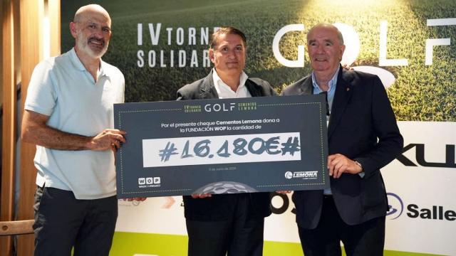 Acto de entrega del cheque solidario