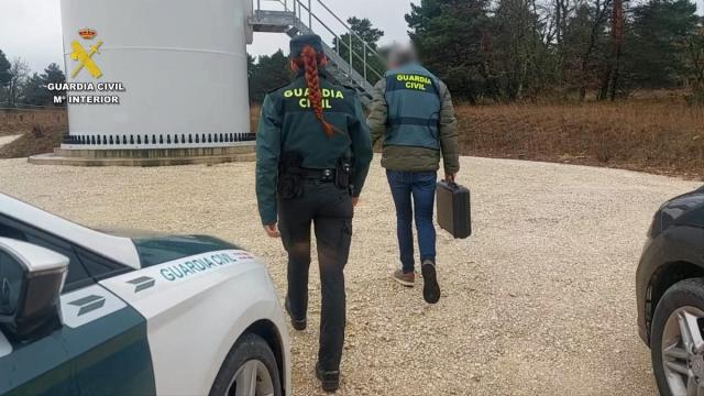 Agentes de la Guardia Civil en el lugar de los hechos.