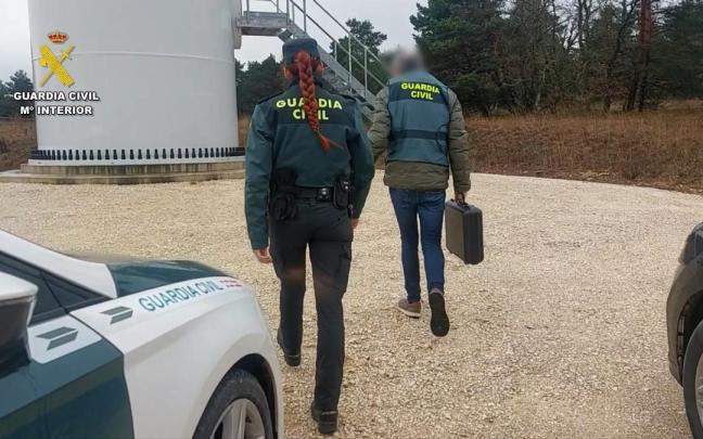 Agentes de la Guardia Civil en el lugar de los hechos.