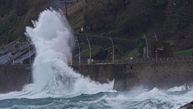Oleaje en la playa de Ondarreta