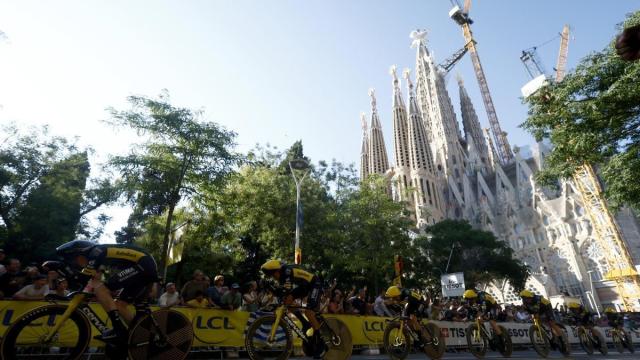 El Visma se impuso en la crono por equipos para situar a Vingegaard líder del Tour en la etapa inaugural.