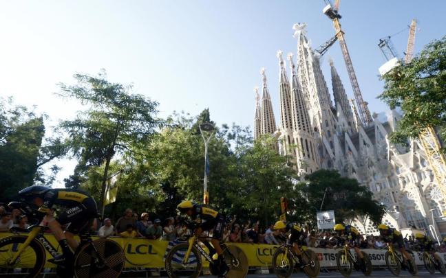 El Visma se impuso en la crono por equipos para situar a Vingegaard líder del Tour en la etapa inaugural.