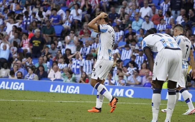 Olasagasti lamentándose de la ocasión fallida. / RUBEN PLAZA