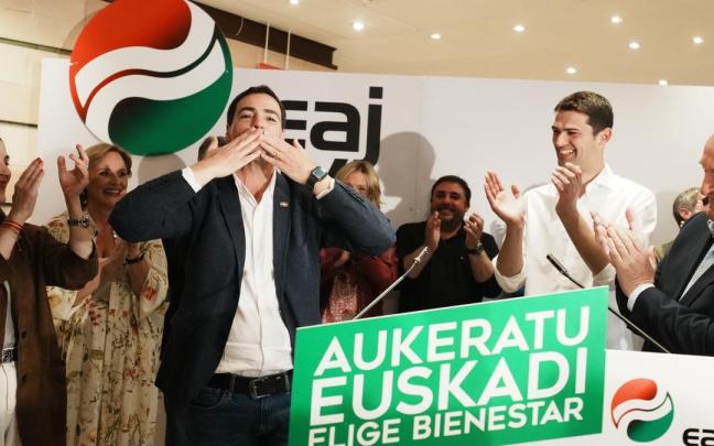 Imanol Pradales celebra su victoria en las elecciones al Parlamento Vasco del 21 de abril de 2024 / E.P. Imanol Pradales celebra su victoria en las elecciones al Parlamento Vasco del 21 de abril de 2024