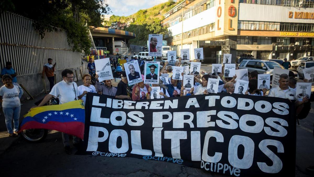 Familiares de "presos políticos" protestan en Caracas por su libertad y un "trato digno"