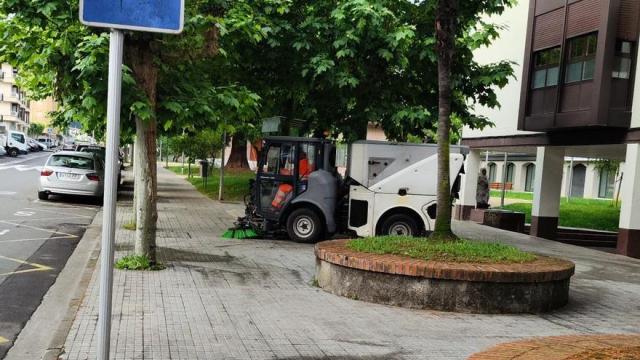 La barredora que actualmente limpia en las calle.s