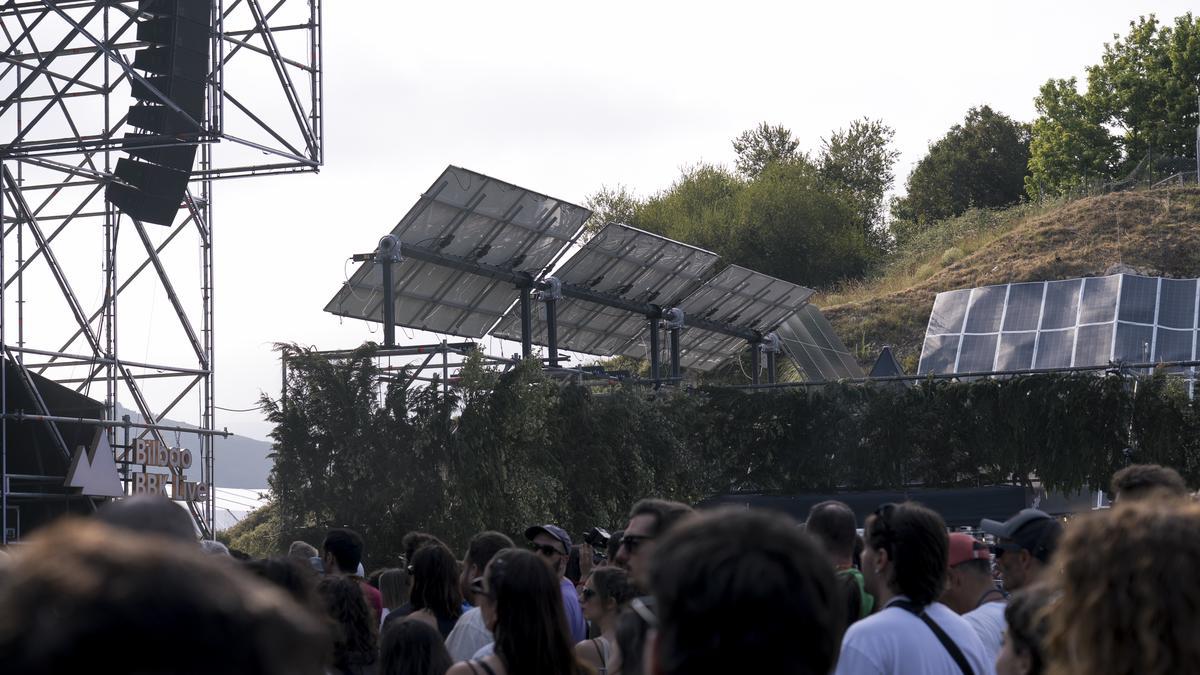 Las placas solares junto al Escenario Repsol
