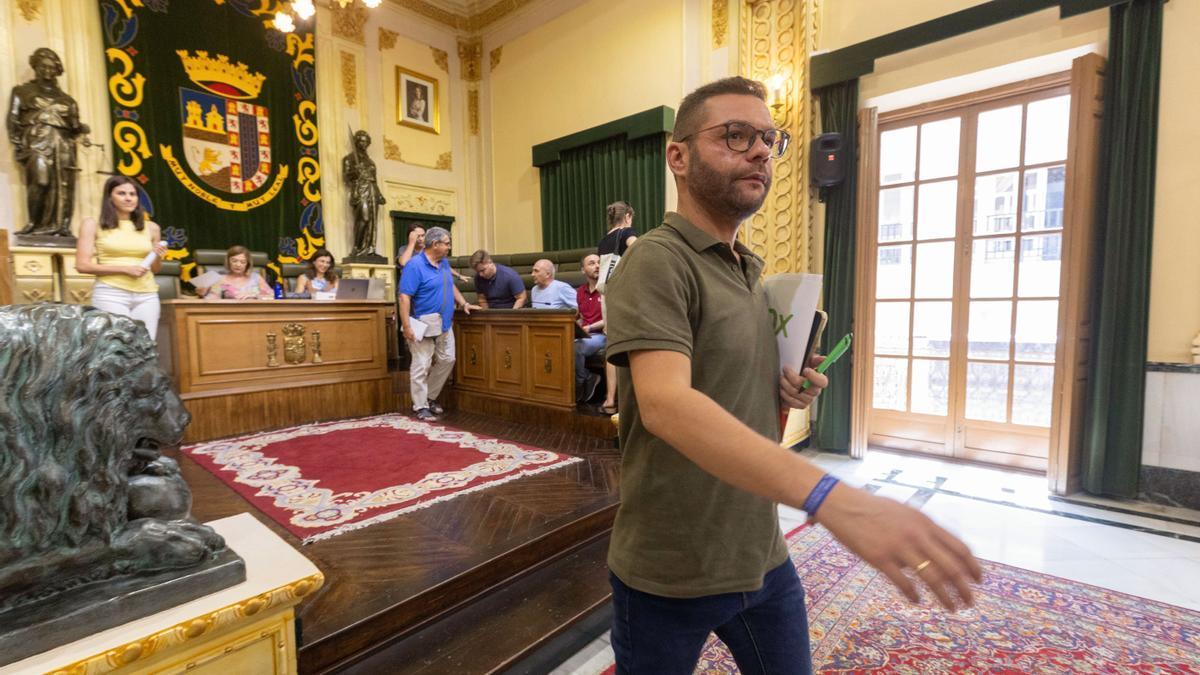 El único concejal de Vox en el Ayuntamiento de Jumilla, Juan Agustín Navarro, en el pleno del pasado 8 de agosto.