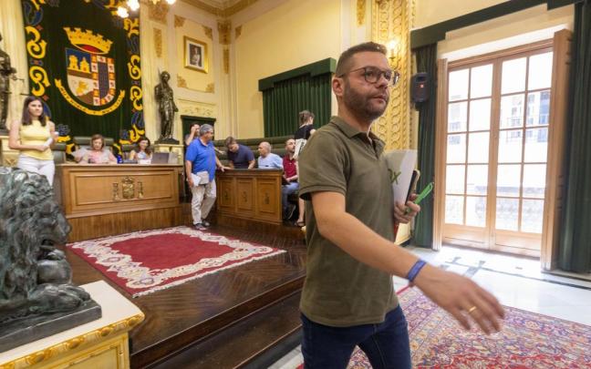 El único concejal de Vox en el Ayuntamiento de Jumilla, Juan Agustín Navarro, en el pleno del pasado 8 de agosto.