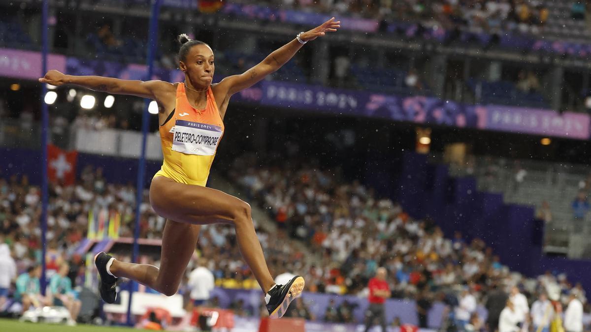 Ana Peleteiro en la final de triple salto femenino.