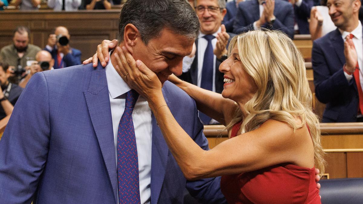 Pedro Sánchez y la líder de Sumar, Yolanda Díaz durante la Sesión Constitutiva de la XV Legislatura en el Congreso de los Diputados, 17 de agosto de 2023.