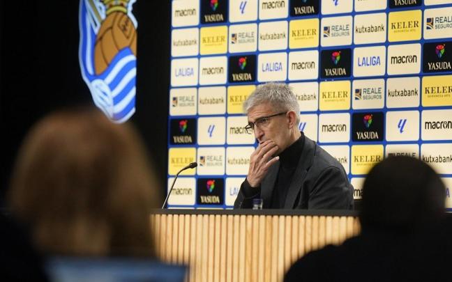 Roberto Olabe, durante su comparecencia. / RUBEN PLAZA