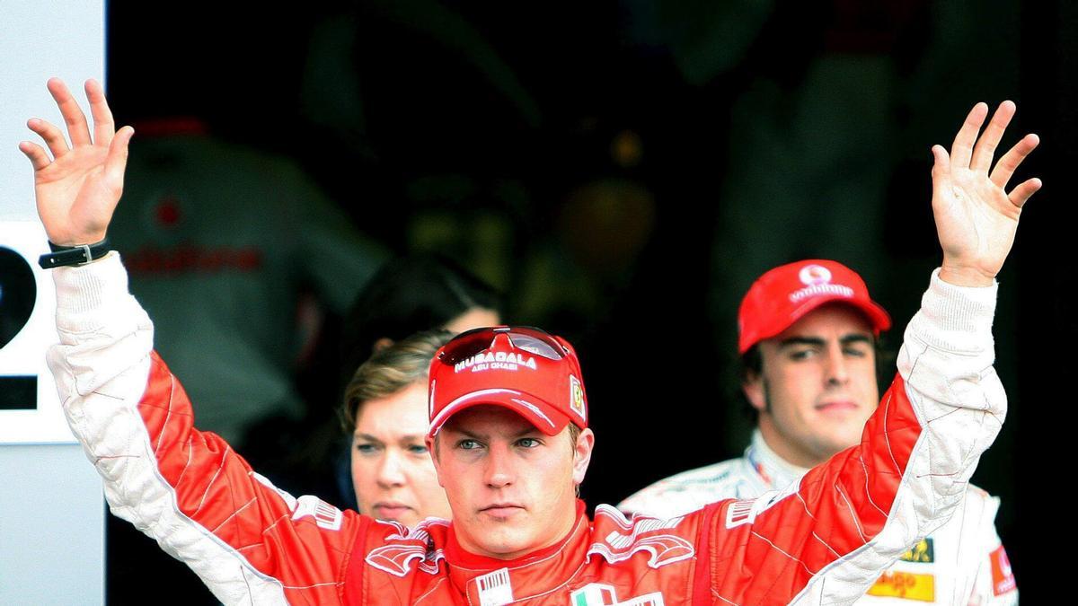 Kimi Raikkonen se proclamó campeón mundial beneficiado por la gestión de McLaren con Alonso y Hamilton.