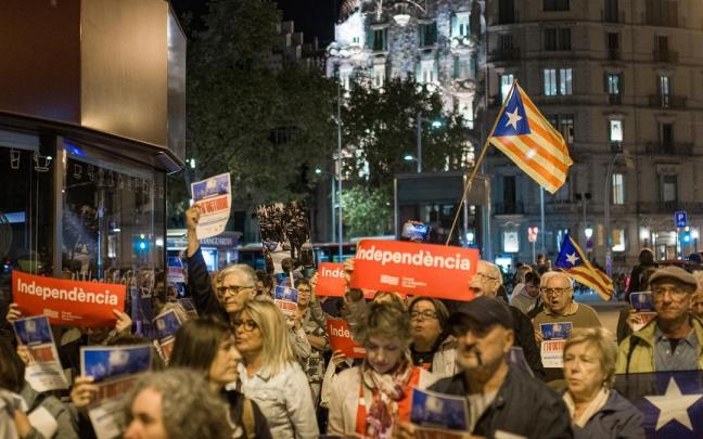 Movilización nocturna en los colegios donde pusieron las urnas el 1-O.