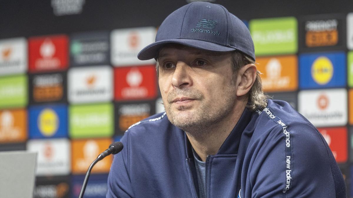 El entrenador del Dinamo de Kiev, Oleksandr Shovkovskyi. / JAVIER ETXEZARRETA