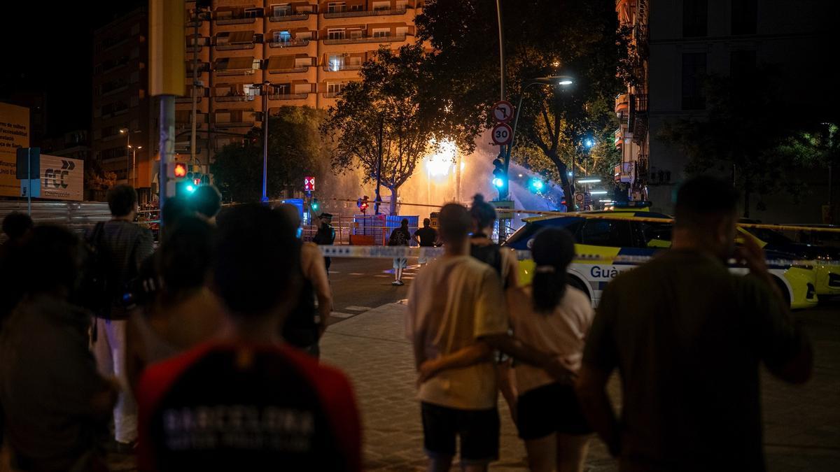 Incendio por escape de gas en la plaça de Sants de Barcelona.