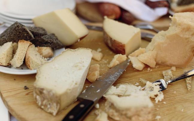 El CSIC centró su análisis en los quesos artesanales asturianos.