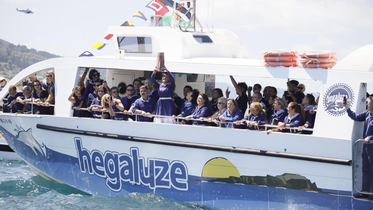 Bermeo cumple con la tradición en Madalenas: lanzamiento de la teja con un recuerdo especial para Palestina