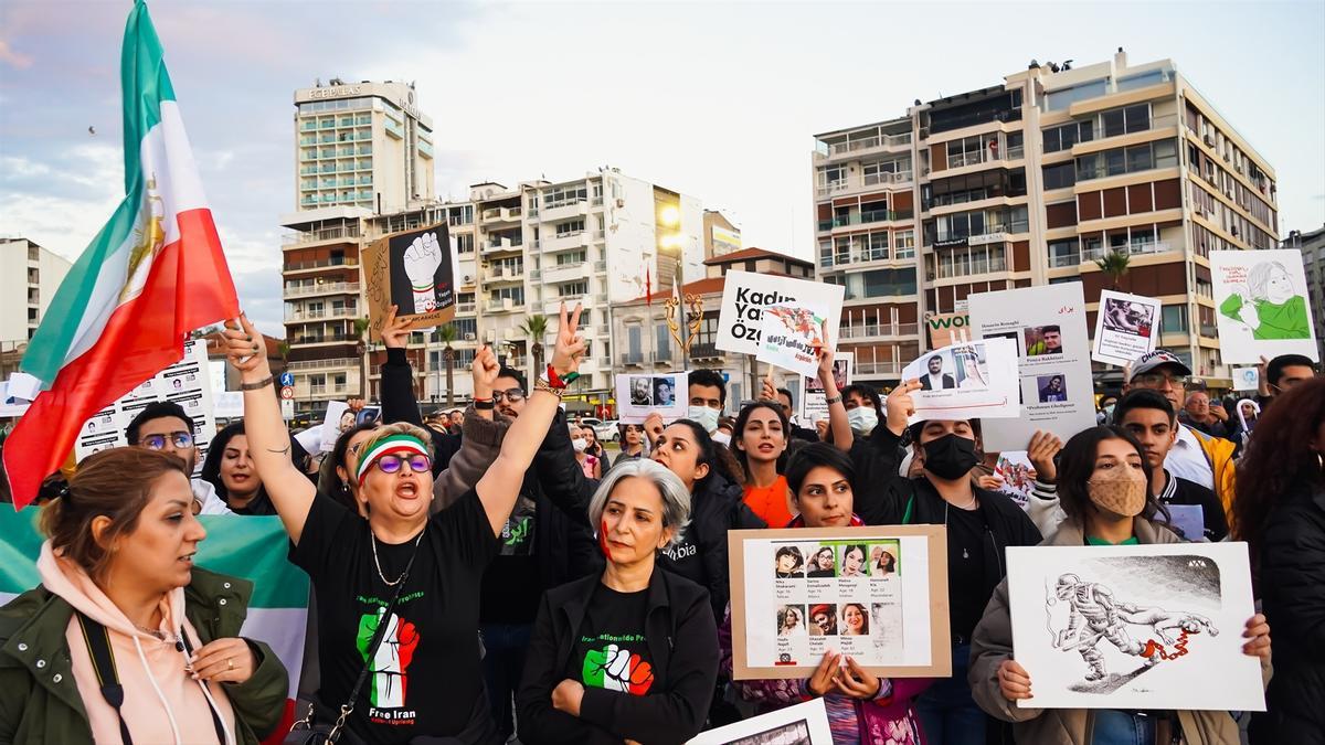 Protesta de mujeres en Irán.