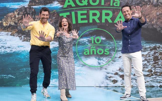 Quico Taronji, Isabel Moreno y Jacob Petrus, presentadores de ‘Aquí la Tierra’.
