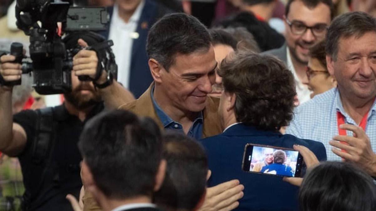 Pedro Sánchez, junto al secretario general del PSE-EE, Eneko Andueza.