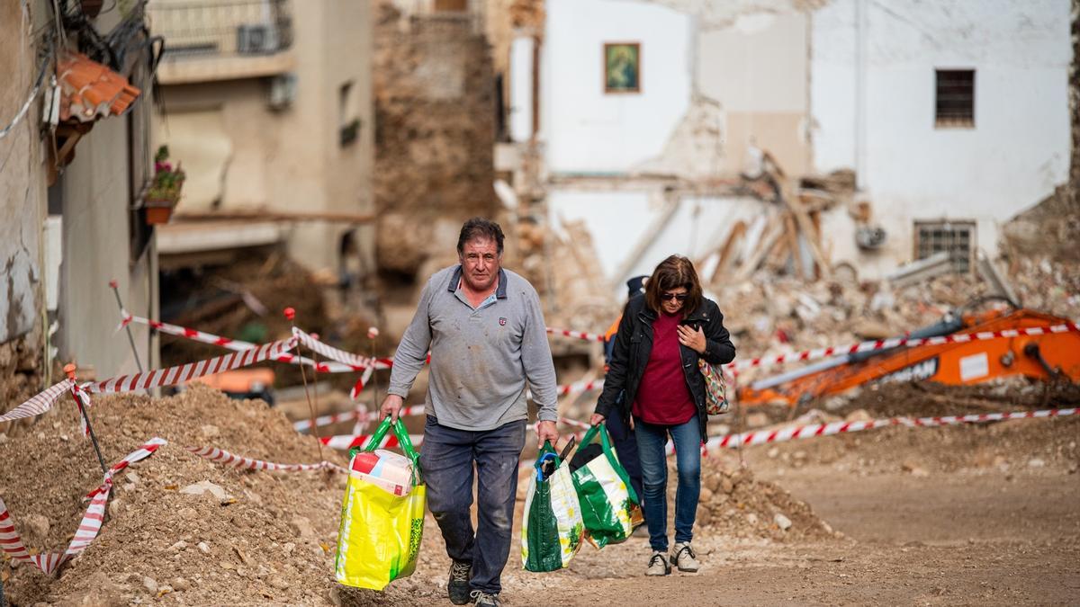 Dana Letur. Vecinos de la zona afectada pueden bajar a recoger enseres a sus viviendas.