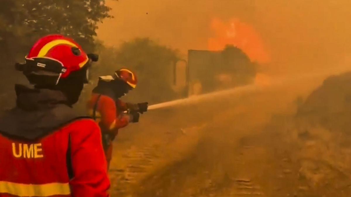 El fuego en la localidad abulense de Navaluenga.