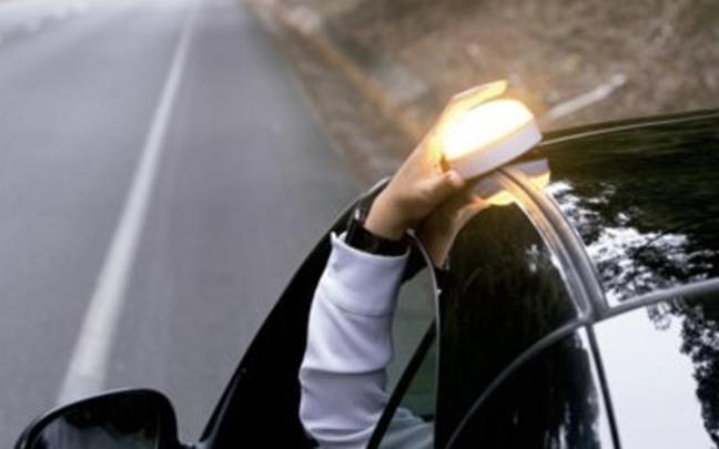 El 80% de conductores aún no ha comprado la nueva luz de emergencia v-16