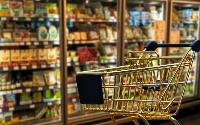 Ahorra en un cesta de la compra / Pixabay Ahorra en un cesta de la compra
