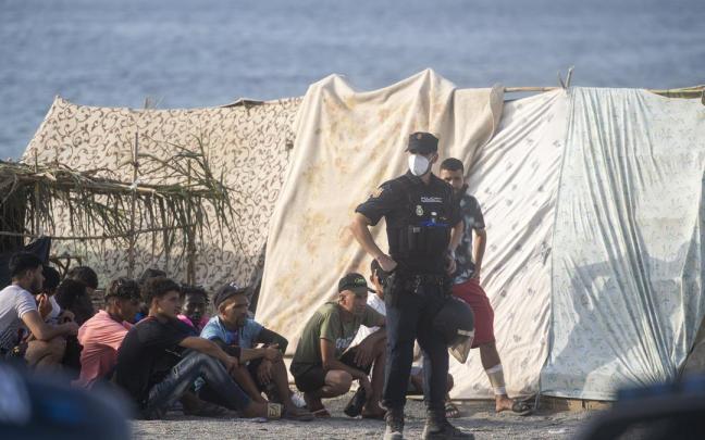 En imágenes: Situación migratoria en las naves del Tarajal